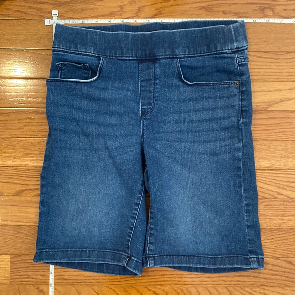 8.5” inseam DKNY Jean stretchy shorts